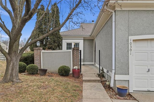 10301 GARNETT Street, Overland Park, KS 66214