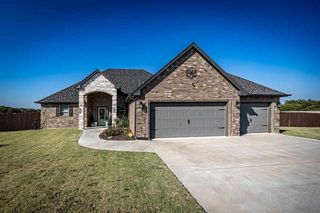 5499 Elk Point Rd, Elgin, OK 73538