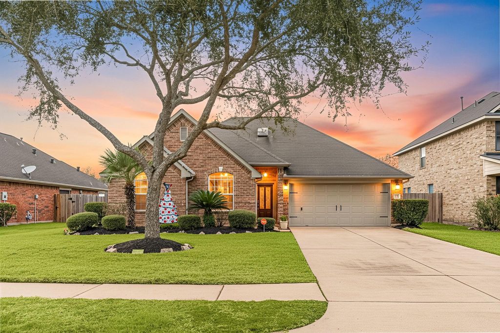 7511 Quiet Trace Lane, Pearland, TX 77581