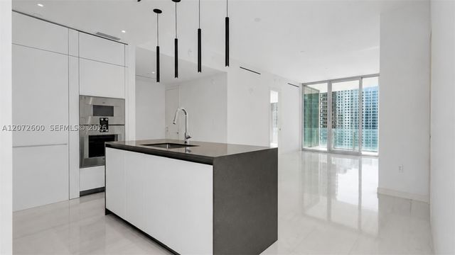 300 Biscayne Boulevard Way 1805W, Miami, FL 33131