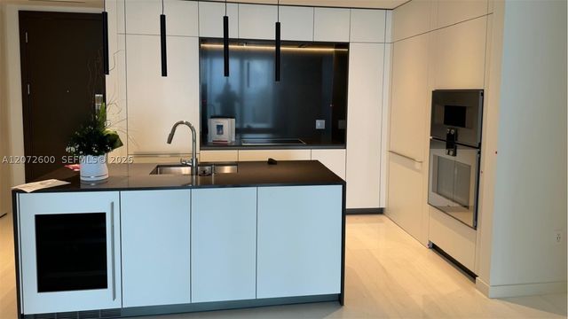 300 Biscayne Boulevard Way 1805W, Miami, FL 33131