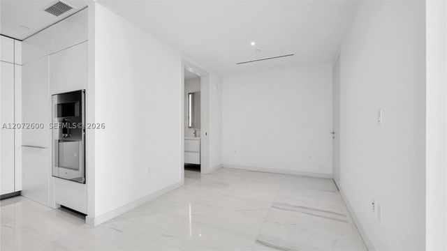 300 Biscayne Boulevard Way 1805W, Miami, FL 33131