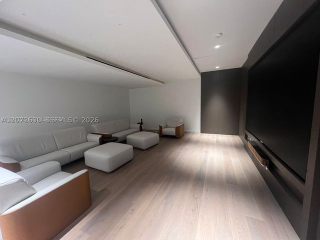 300 Biscayne Boulevard Way 1805W, Miami, FL 33131
