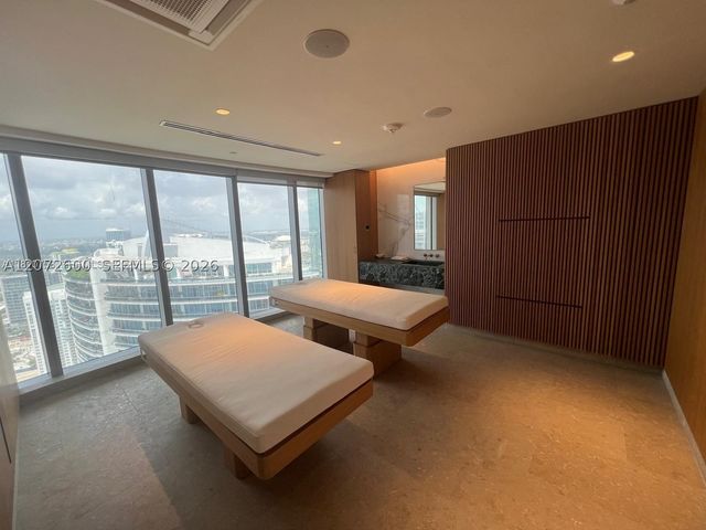 300 Biscayne Boulevard Way 1805W, Miami, FL 33131