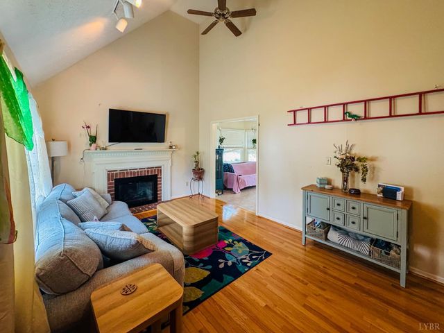 1002 Oxford Point Road, Lynchburg, VA 24502