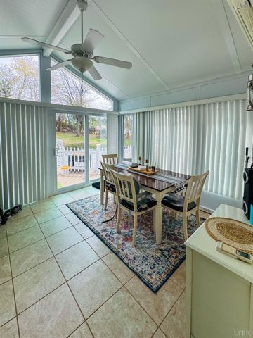 1002 Oxford Point Road, Lynchburg, VA 24502