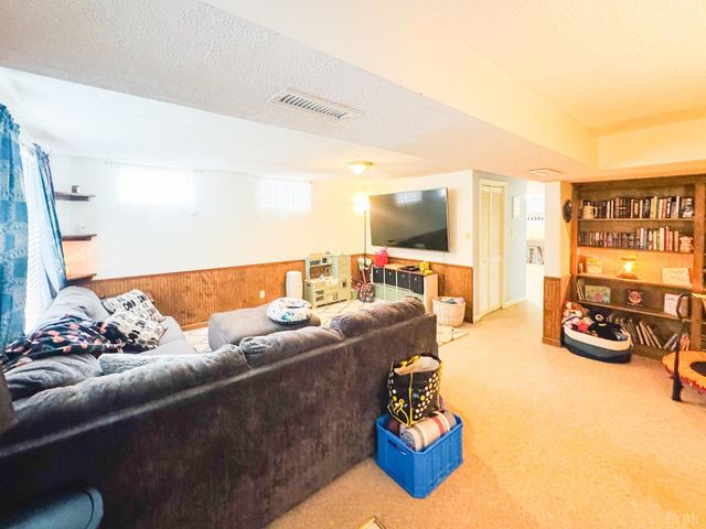 1002 Oxford Point Road, Lynchburg, VA 24502