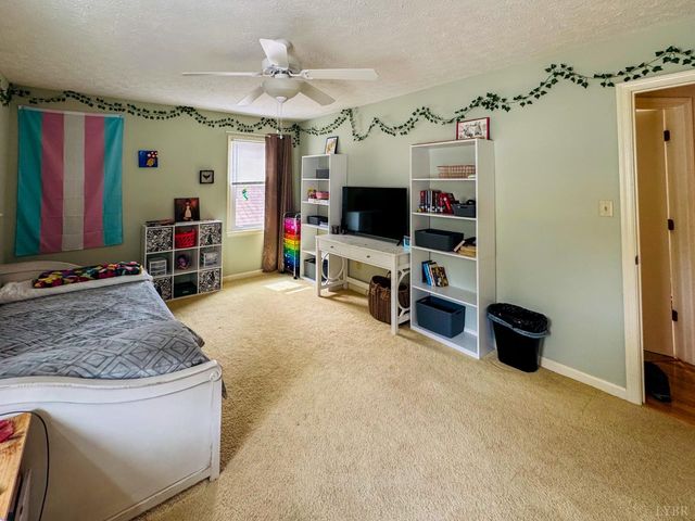 1002 Oxford Point Road, Lynchburg, VA 24502