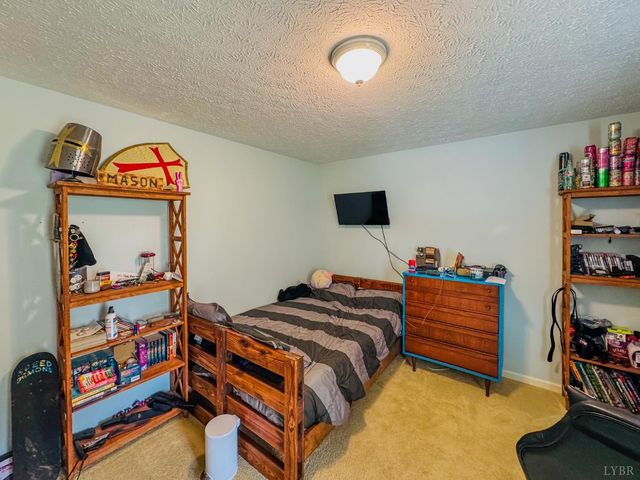 1002 Oxford Point Road, Lynchburg, VA 24502