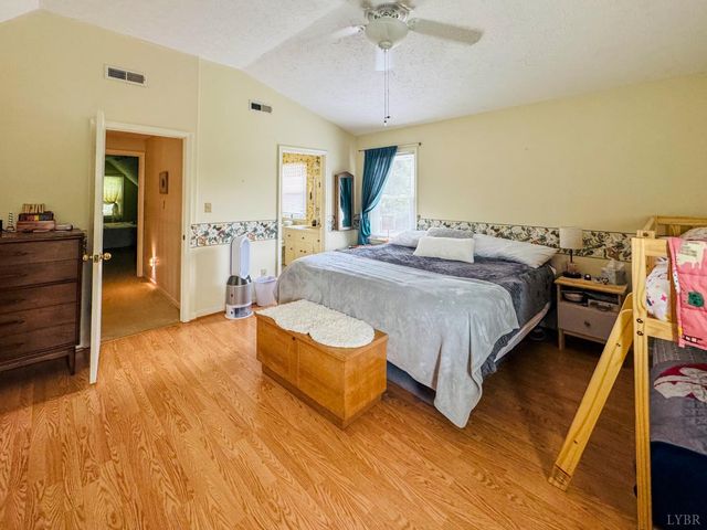 1002 Oxford Point Road, Lynchburg, VA 24502