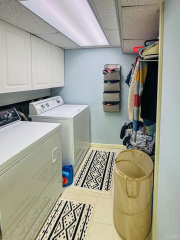 1002 Oxford Point Road, Lynchburg, VA 24502