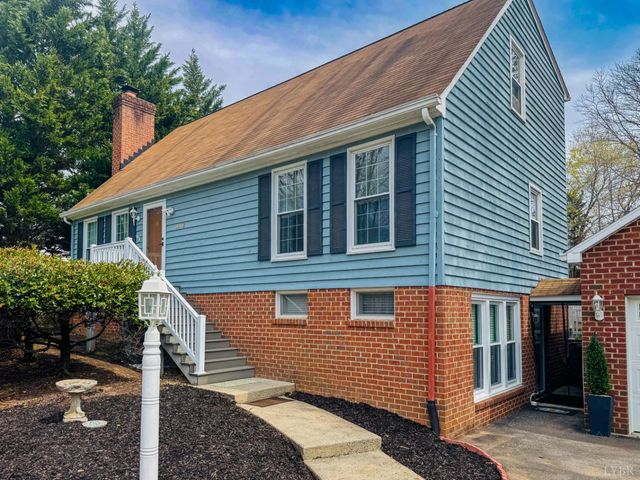 1002 Oxford Point Road, Lynchburg, VA 24502