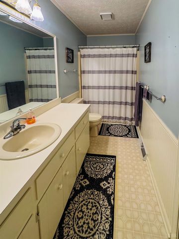 1002 Oxford Point Road, Lynchburg, VA 24502