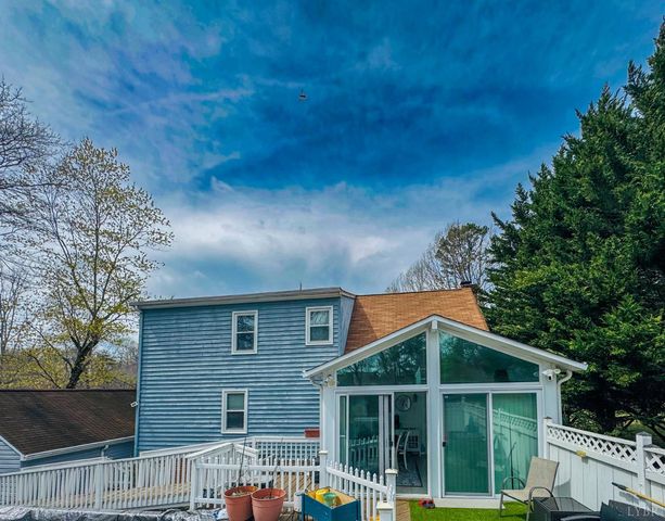 1002 Oxford Point Road, Lynchburg, VA 24502