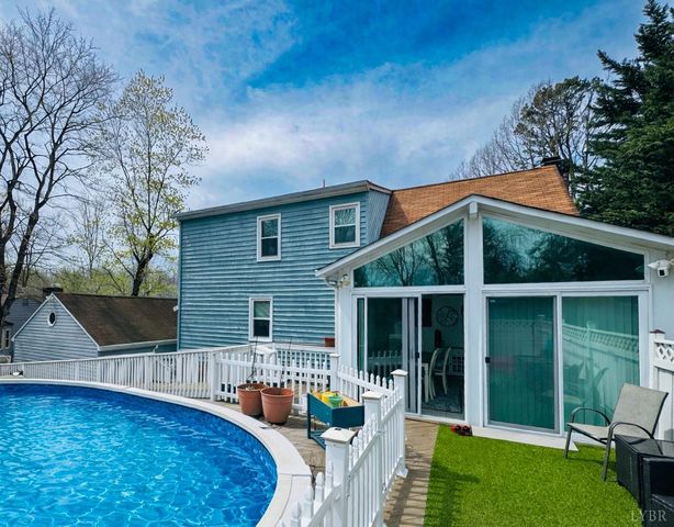 1002 Oxford Point Road, Lynchburg, VA 24502