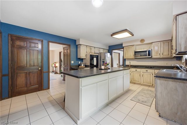 3218 Hummingbird Hill Drive, Poland, OH 44514