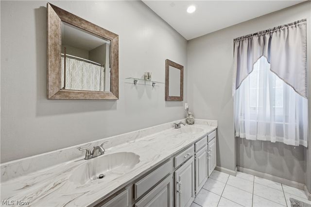 3218 Hummingbird Hill Drive, Poland, OH 44514