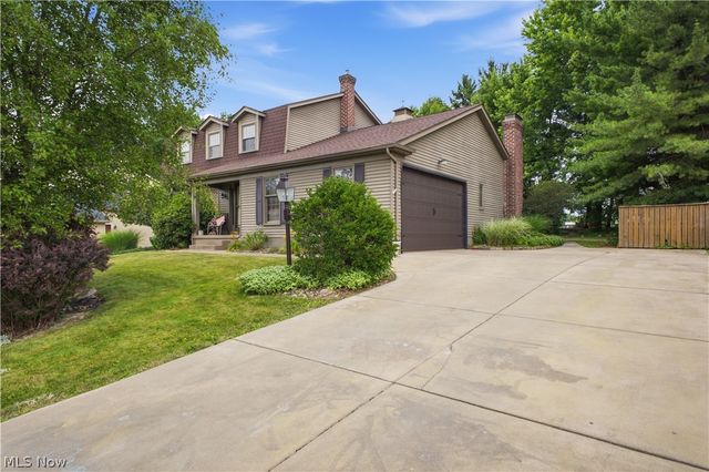 3218 Hummingbird Hill Drive, Poland, OH 44514