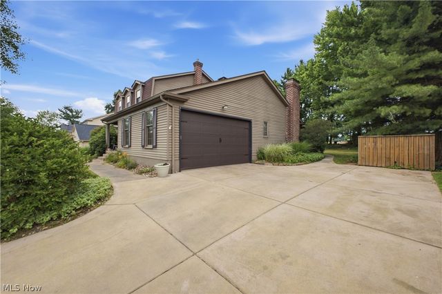 3218 Hummingbird Hill Drive, Poland, OH 44514