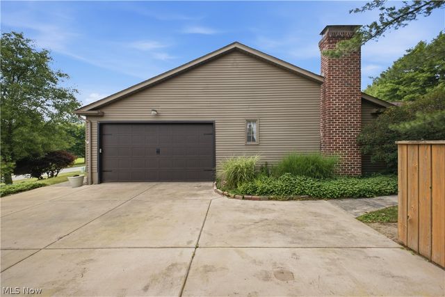 3218 Hummingbird Hill Drive, Poland, OH 44514