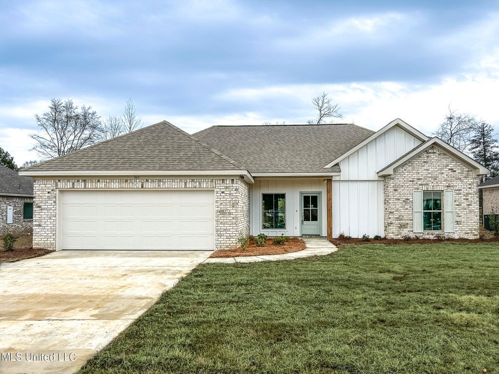 985 Riverside Lane, Pearl, MS 39208