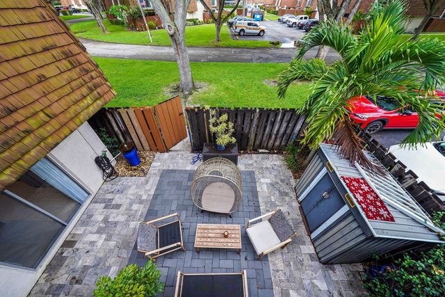 8910 SW 20th Place A-23, Davie, FL 33324