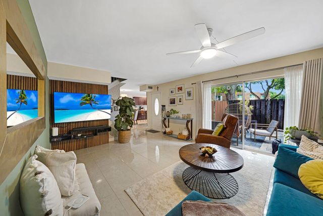 8910 SW 20th Place A-23, Davie, FL 33324