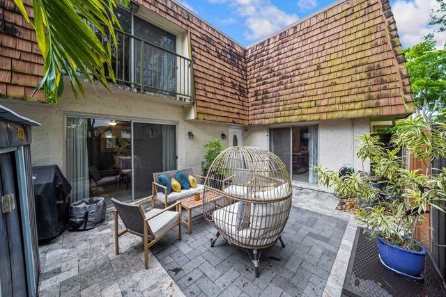 8910 SW 20th Place A-23, Davie, FL 33324