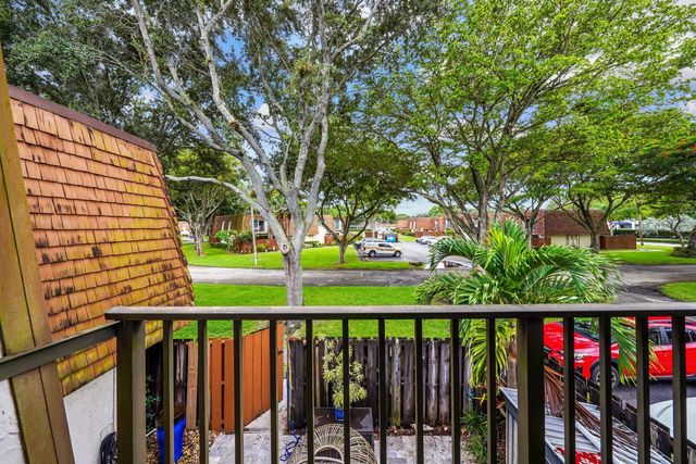8910 SW 20th Place A-23, Davie, FL 33324
