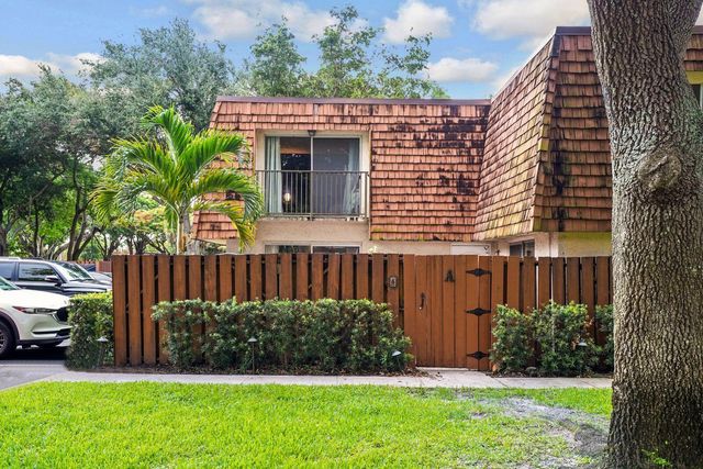 8910 SW 20th Place A-23, Davie, FL 33324