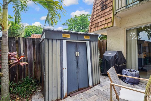 8910 SW 20th Place A-23, Davie, FL 33324