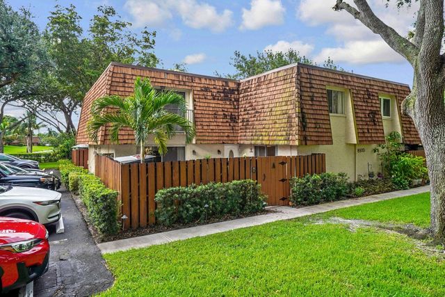 8910 SW 20th Place A-23, Davie, FL 33324