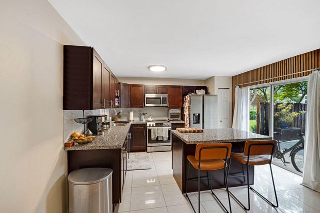 8910 SW 20th Place A-23, Davie, FL 33324