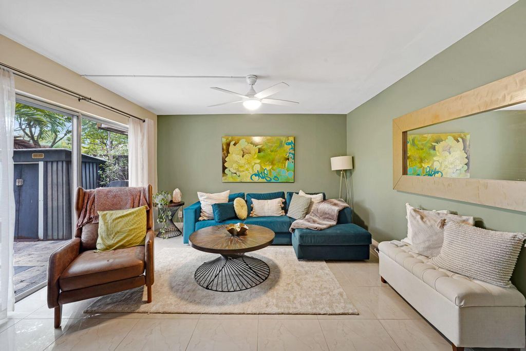8910 SW 20th Place A-23, Davie, FL 33324