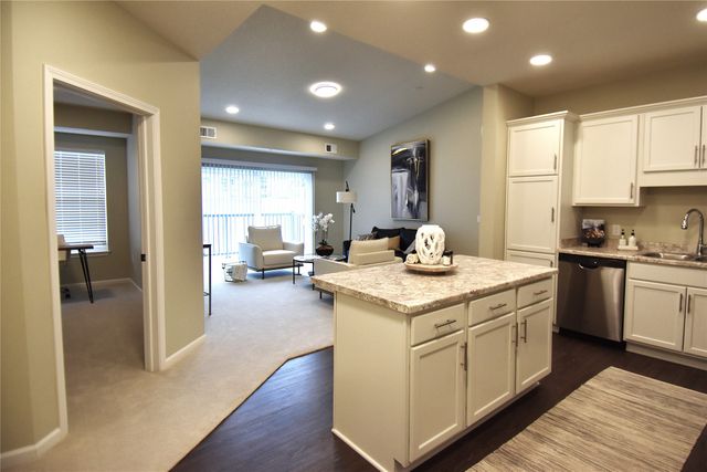 1427 34th Avenue SW 207, Altoona, IA 50009