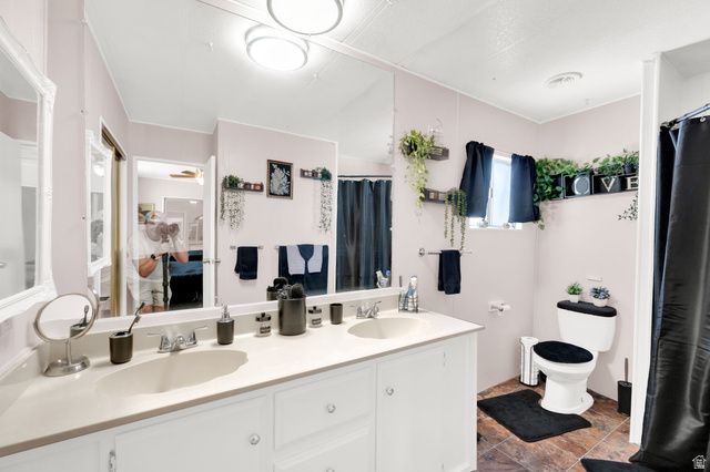 884 STORM MOUNTAIN DR, Taylorsville, UT 84123