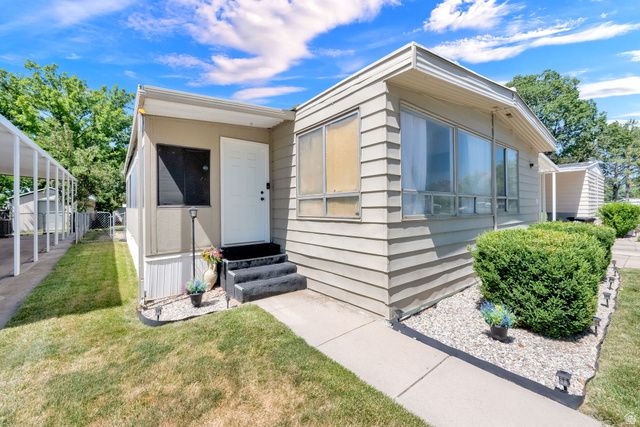 884 STORM MOUNTAIN DR, Taylorsville, UT 84123