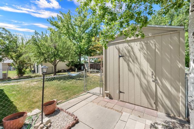 884 STORM MOUNTAIN DR, Taylorsville, UT 84123