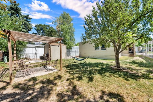884 STORM MOUNTAIN DR, Taylorsville, UT 84123