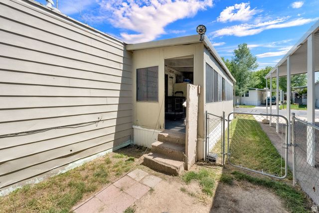 884 STORM MOUNTAIN DR, Taylorsville, UT 84123