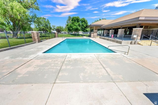 884 STORM MOUNTAIN DR, Taylorsville, UT 84123