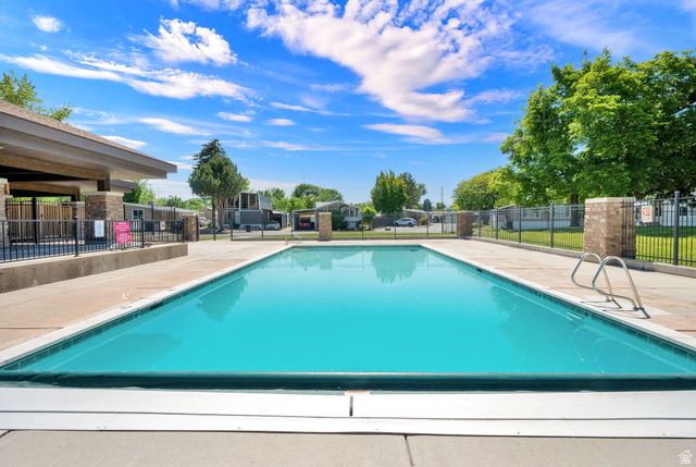 884 STORM MOUNTAIN DR, Taylorsville, UT 84123
