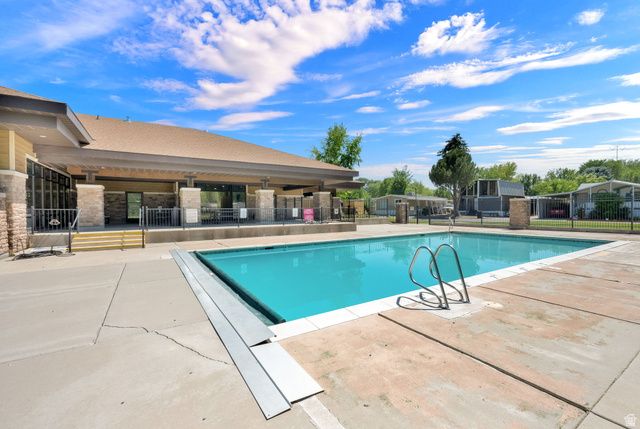 884 STORM MOUNTAIN DR, Taylorsville, UT 84123
