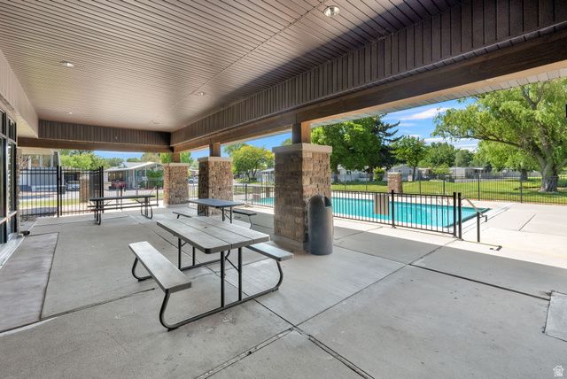 884 STORM MOUNTAIN DR, Taylorsville, UT 84123