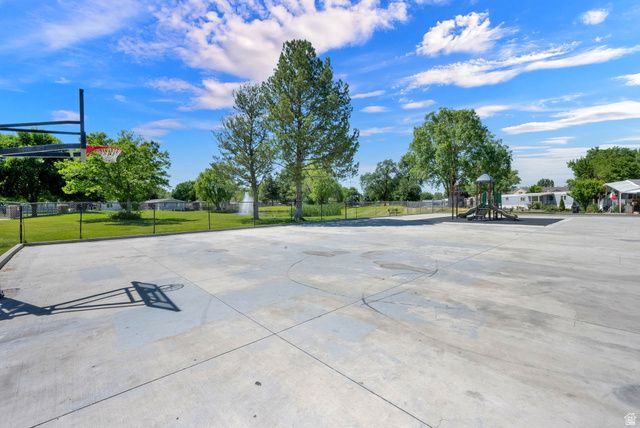 884 STORM MOUNTAIN DR, Taylorsville, UT 84123