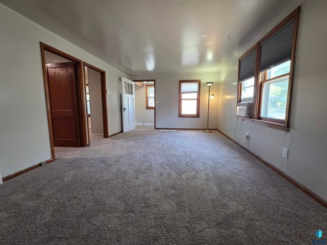 1111 N Kiwanis Ave Avenue, Sioux Falls, SD 57104
