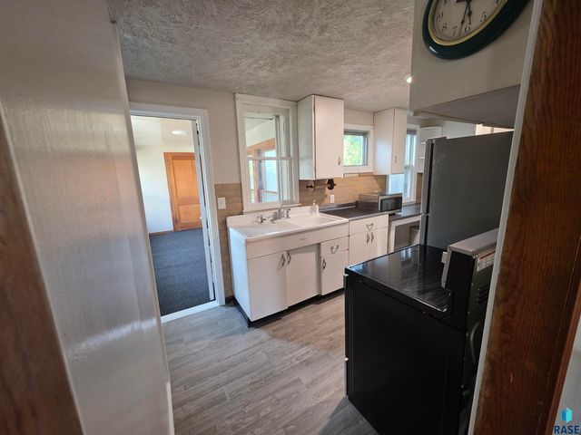 1111 N Kiwanis Ave Avenue, Sioux Falls, SD 57104