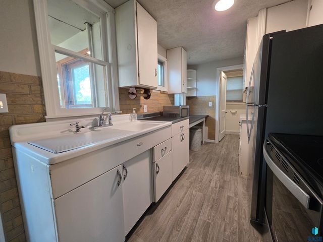1111 N Kiwanis Ave Avenue, Sioux Falls, SD 57104