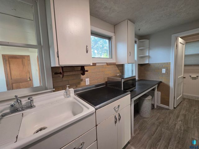 1111 N Kiwanis Ave Avenue, Sioux Falls, SD 57104