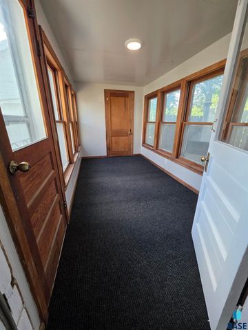 1111 N Kiwanis Ave Avenue, Sioux Falls, SD 57104